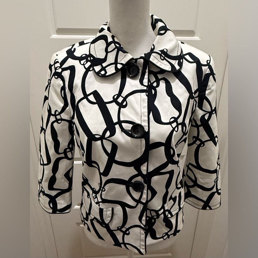 Trina Turk. Black & White Chain Print Jacket. Size 6.